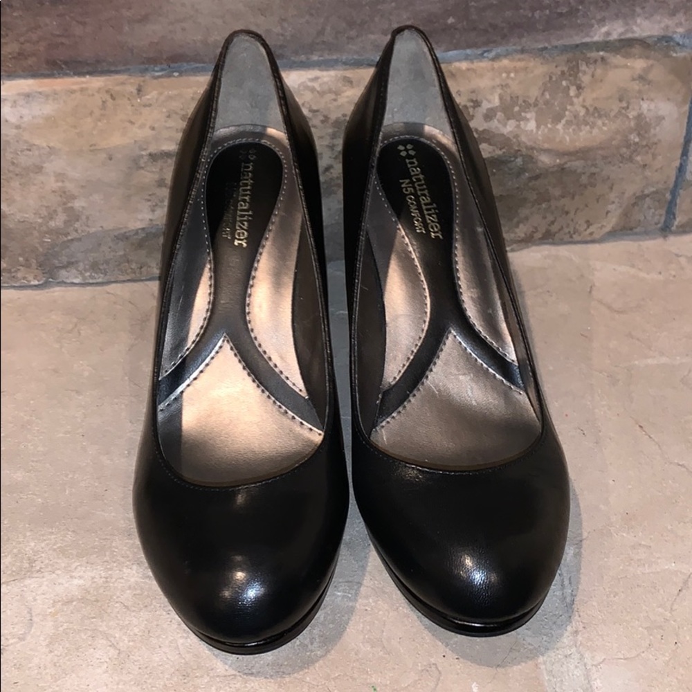 Naturalizer Heels - Picture 2 of 6